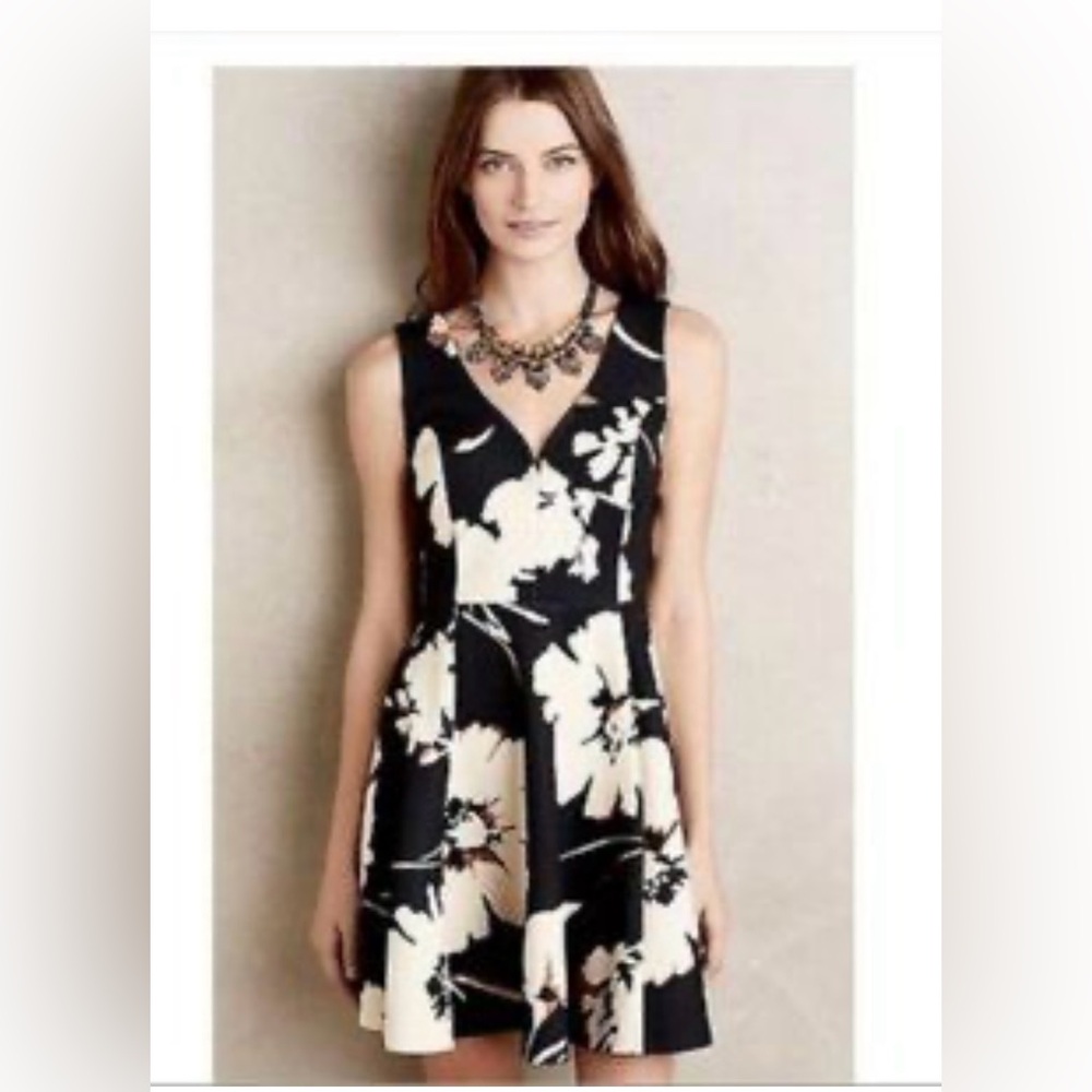 ANTHROPOLOGIE Maeve Amory Scuba Dress Flare Floral Black Cream V Neck Size 8